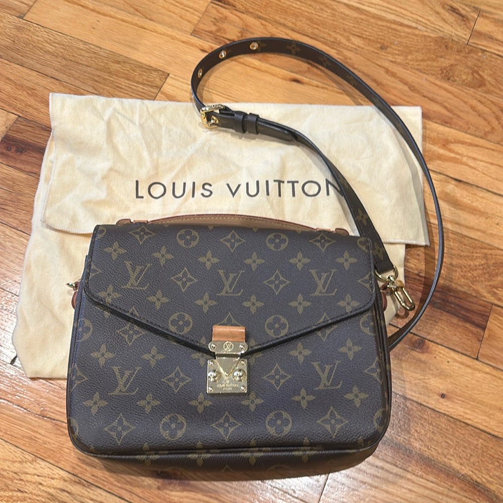 Louis Vuitton pochette metis